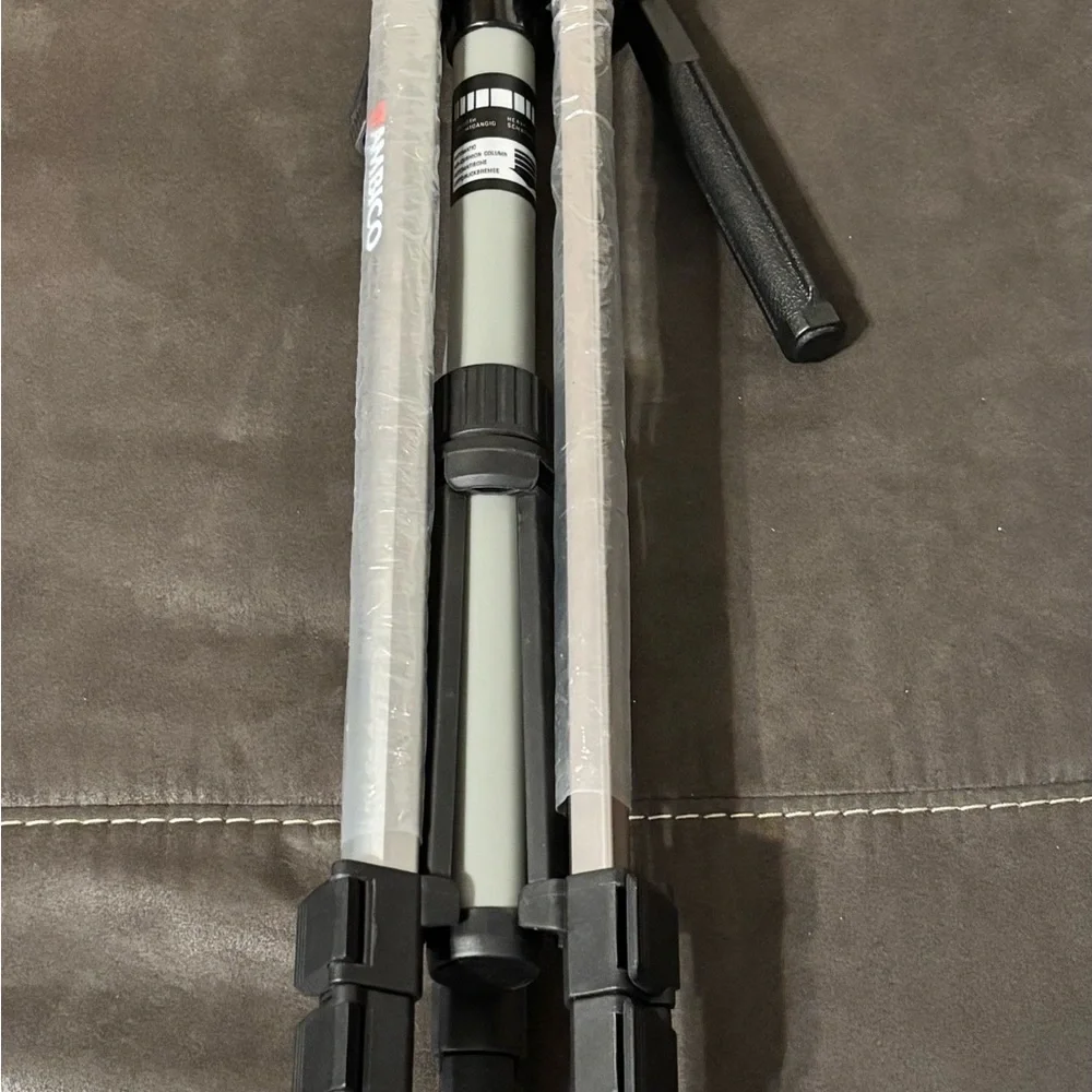 Lightweight Camera Tripod - Silver/Black